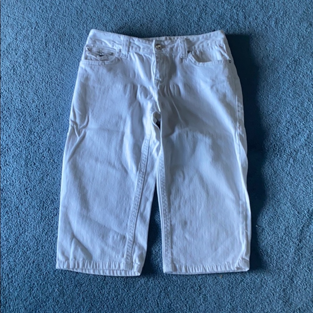 INC White Jean Capris With Crystal Buttons Size 10